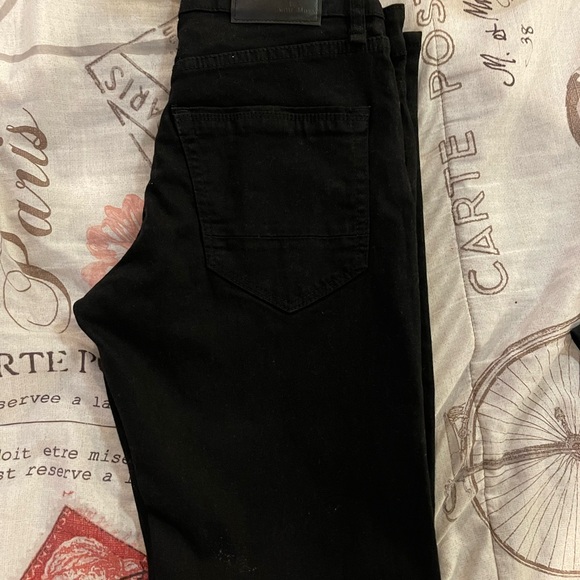 Stretch denim jeans. Perfect for that weekend out with friends. - Picture 3 of 5